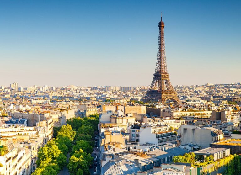 5 Paris Monuments That Are Total Tourist Traps And What To See Instead